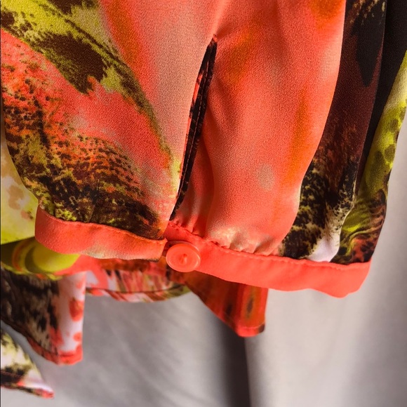 Peter Nygard button down ties at bottom colors yellow, orange, pnk, white, brn - Picture 6 of 8